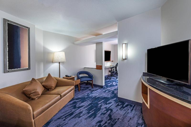 King Suite with Sofa Bed image 2