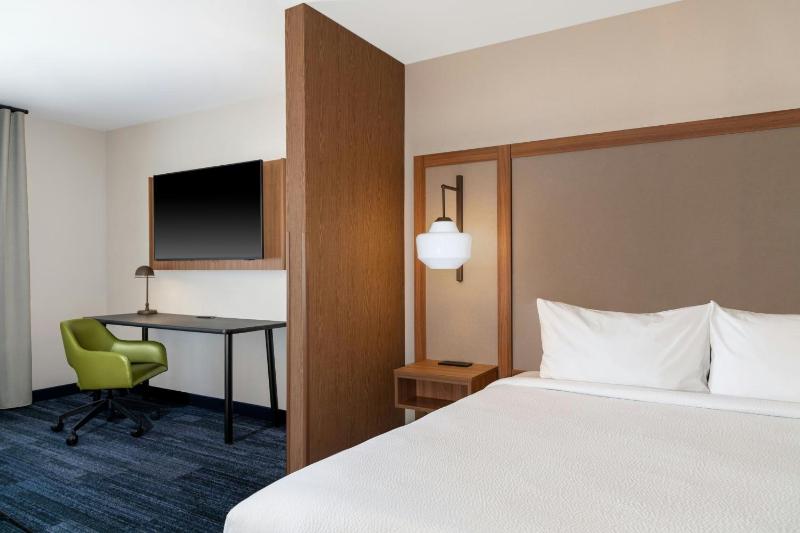 King Suite with Sofa Bed image 4