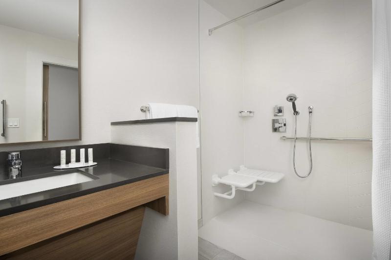 King Room - Hearing Accessible image 3