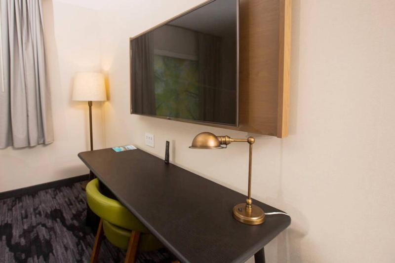 King Guest Room image 3