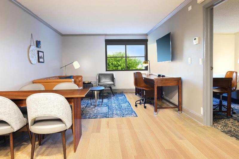 One-Bedroom King Suite with Sofa Bed image 2