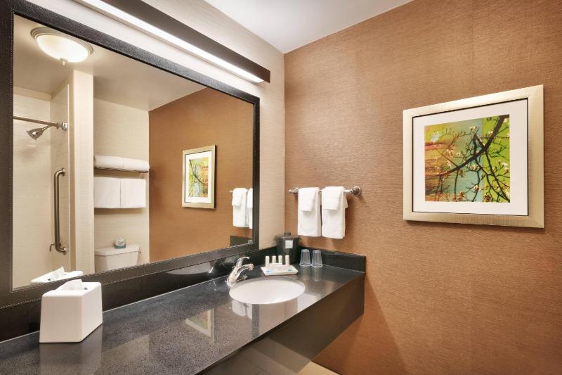 King Room with Roll-in Shower - Mobility and Hearing Accessible image 2