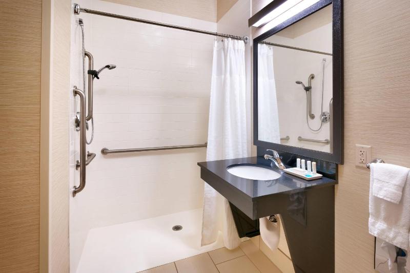 King Room with Roll-in Shower - Mobility and Hearing Accessible image 4
