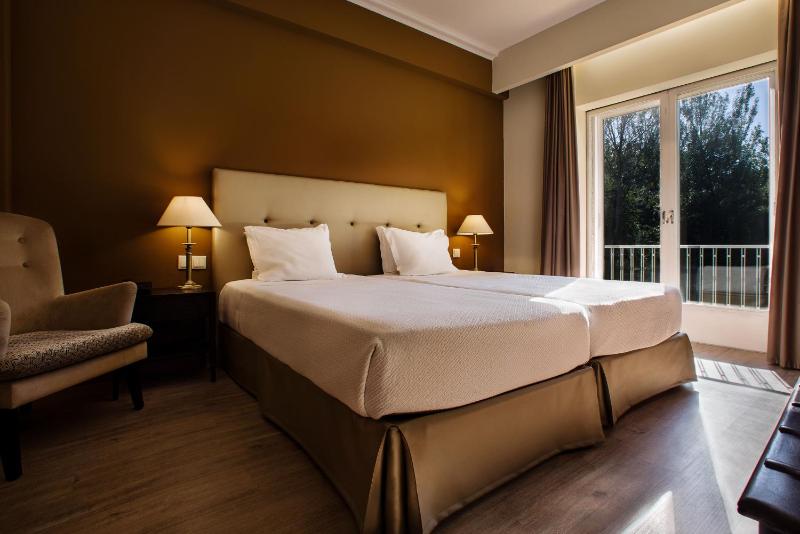 Twin Room image 2