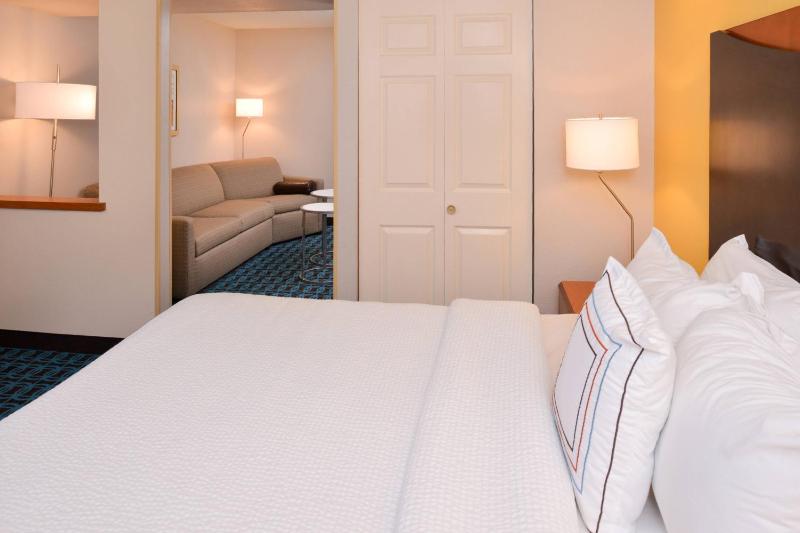 Deluxe King Room with Sofa Bed image 3