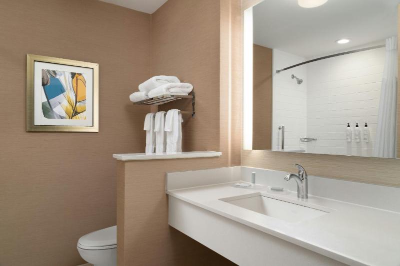 Queen Room image 3