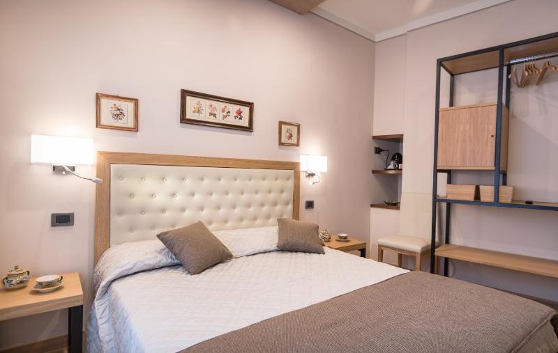 Deluxe Double Room image 4