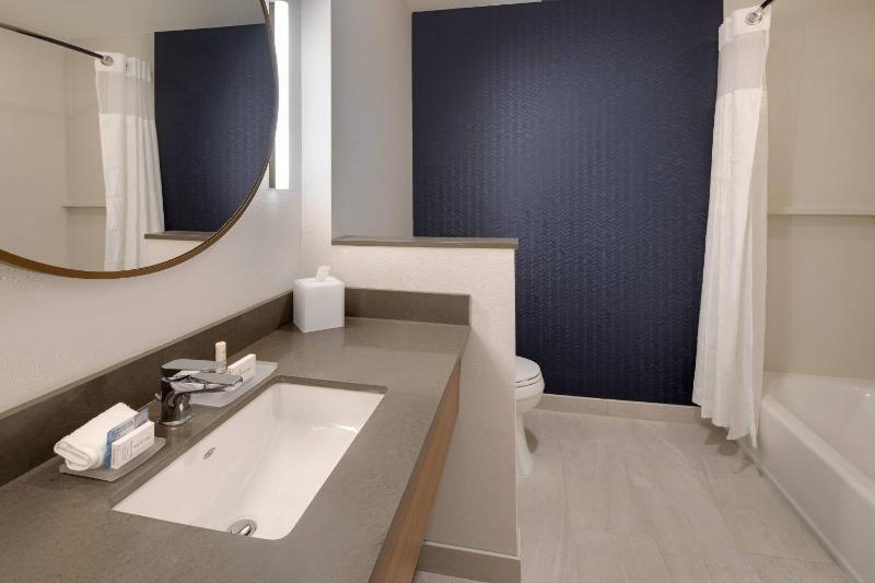 Double Queen Room image 4