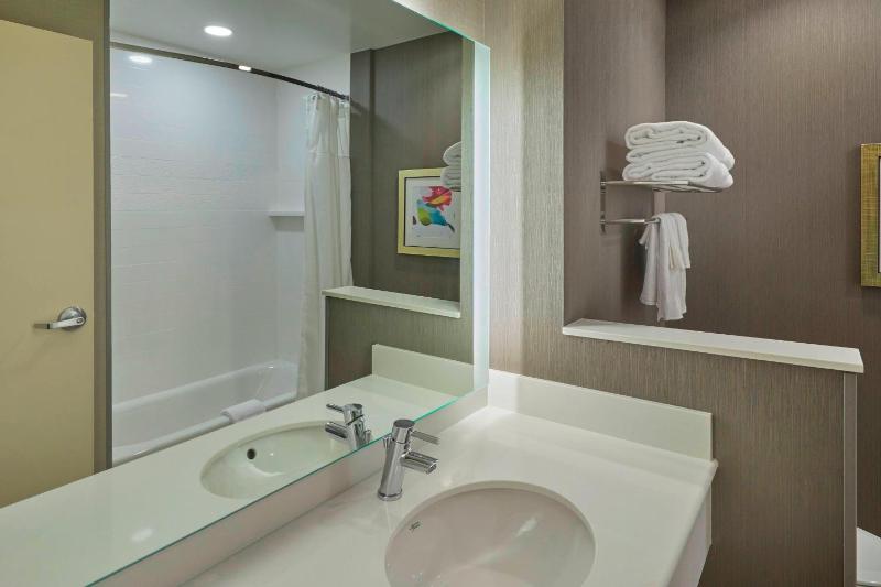 King Room - Hearing Accessible image 2