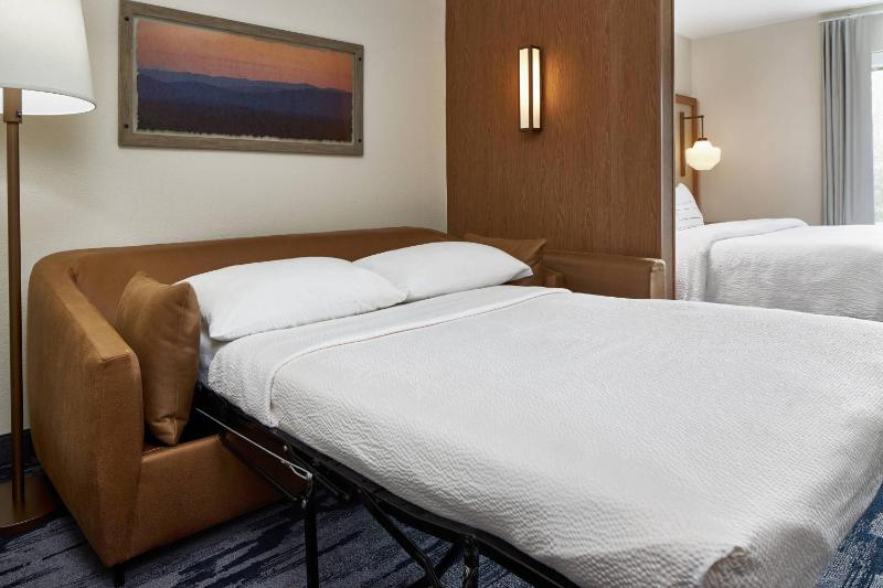Suite, 1 King, Sofa bed image 3