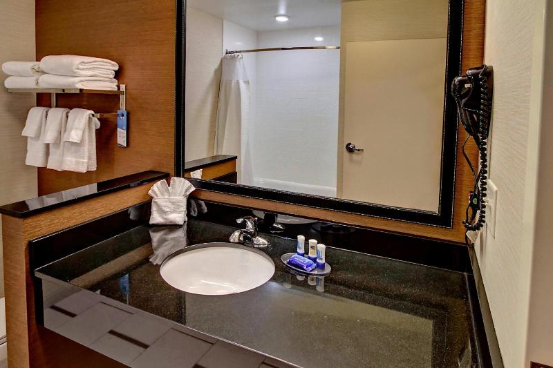 King Room - Hearing Accessible image 3