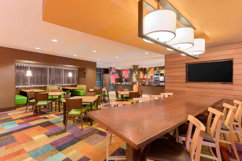Fairfield Inn & Suites by Marriott Pittsburgh Airport/Robinson Township - image 11
