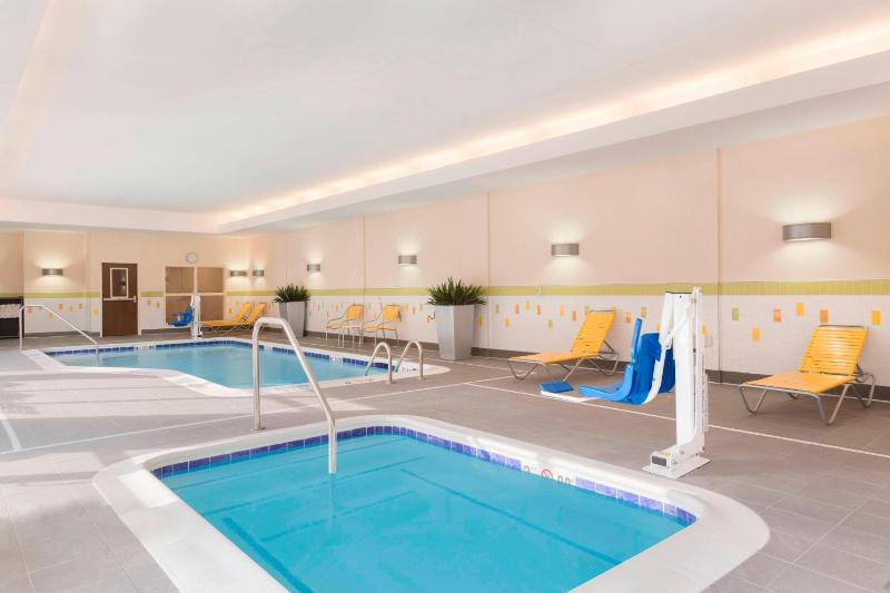 Fairfield Inn & Suites by Marriott Pittsburgh Airport/Robinson Township - image 2