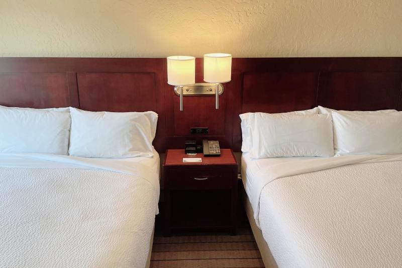 Guest room, 2 Queen image 4