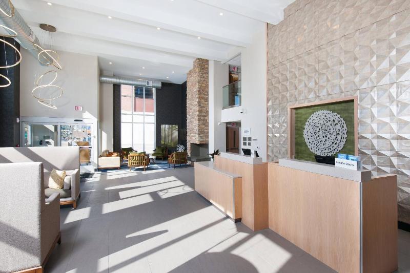 Fairfield Inn & Suites by Marriott Pittsburgh Downtown - image 2