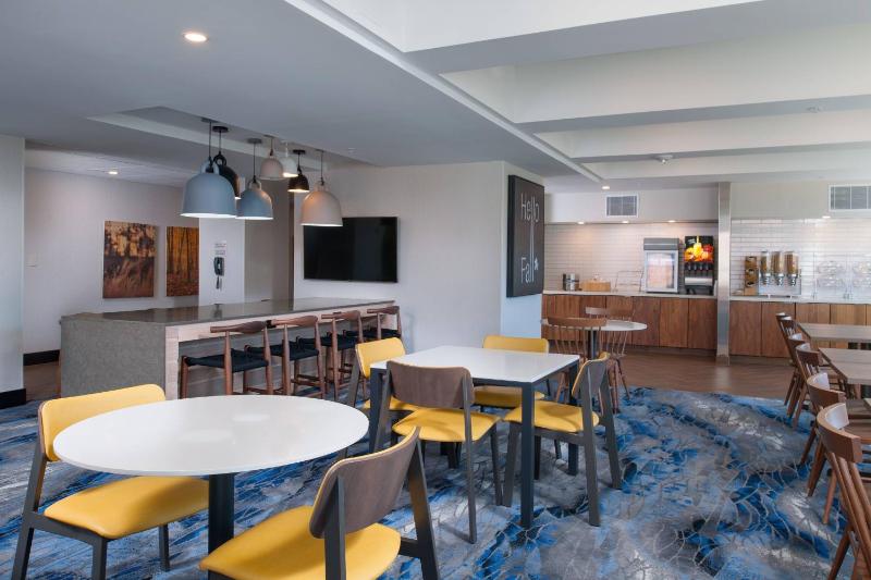 Fairfield Inn & Suites by Marriott Pittsburgh Downtown - image 8