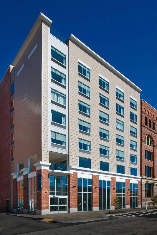 Fairfield Inn & Suites by Marriott Pittsburgh Downtown - image 13