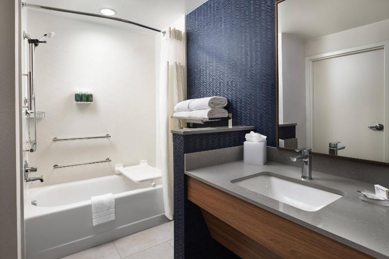 Guest room, 2 Queen image 2