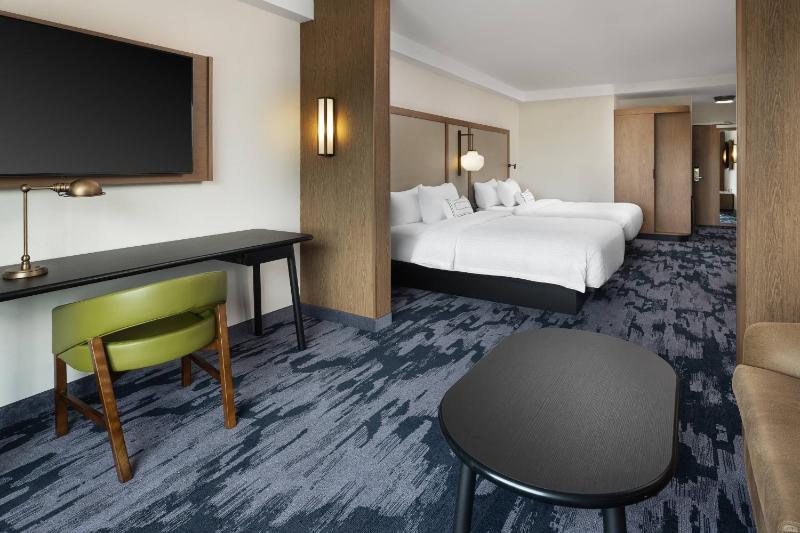 Suite, 2 Queen, Sofa bed image 2