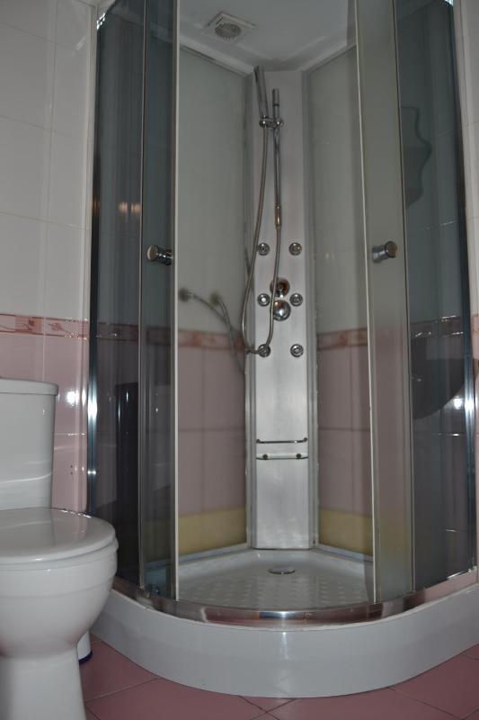 Triple Room with Shower image 3