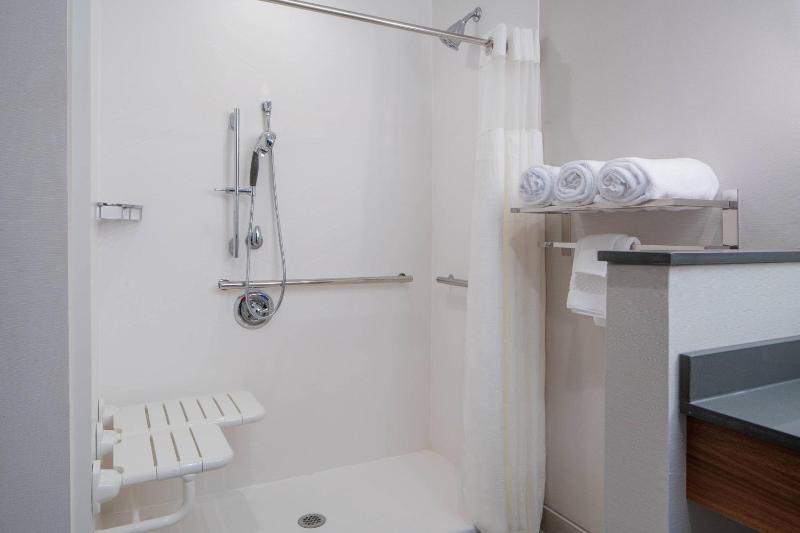 King Room - Hearing Accessible image 3