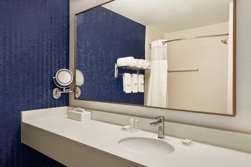 King Suite with Sofa Bed - Hearing Accessible image 3