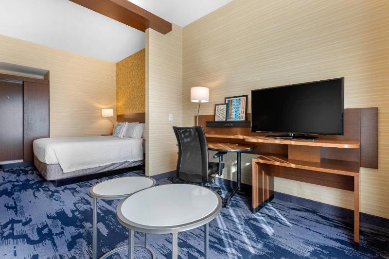 Executive King Suite with Sofa Bed image 2