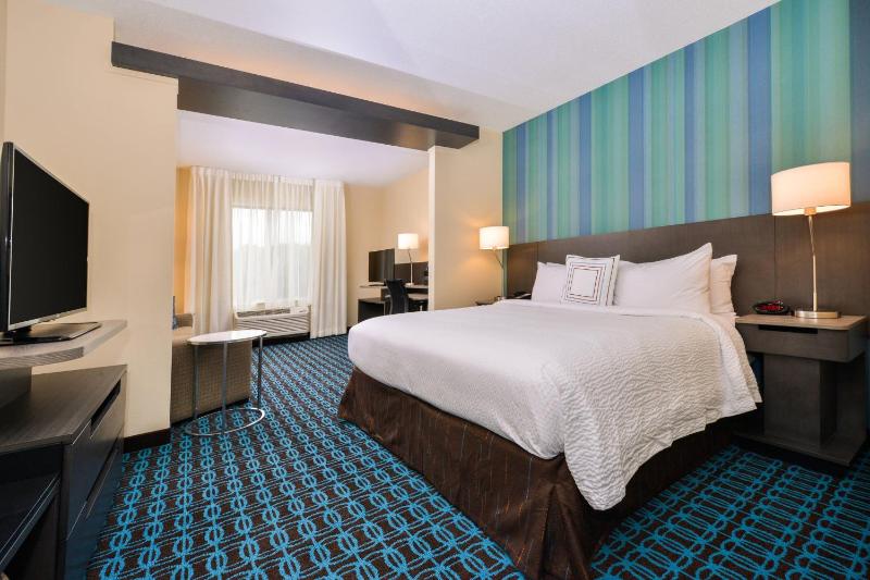 King Suite with Sofa Bed image 3