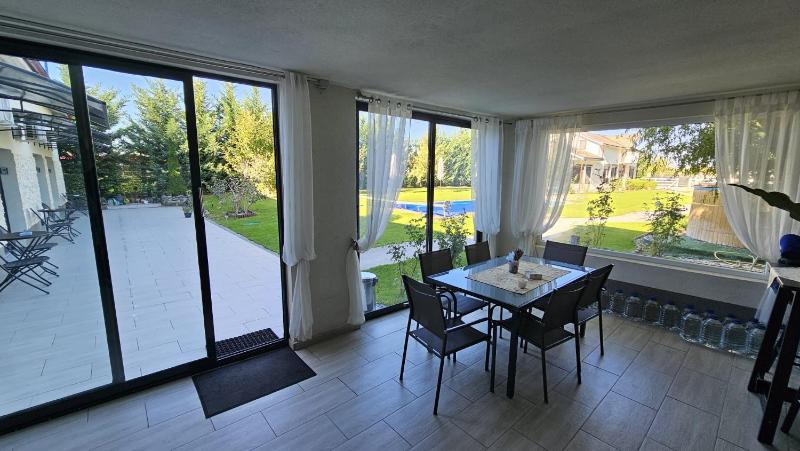 One-Bedroom Apartment image 2