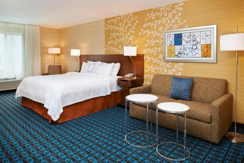 Deluxe King Room with Sofa Bed image 1