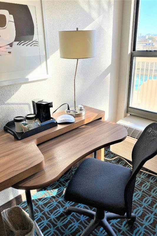 King Room with Adapted Tub - Mobility and Hearing Accessible image 2