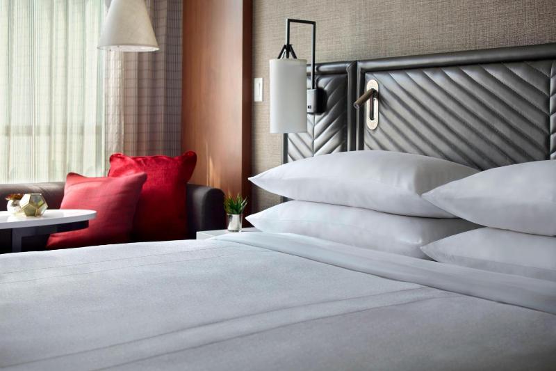 King Guest Room image 1
