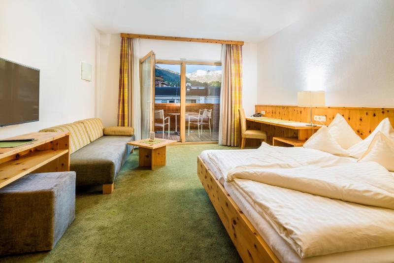Superior Double Room with Balcony image 1