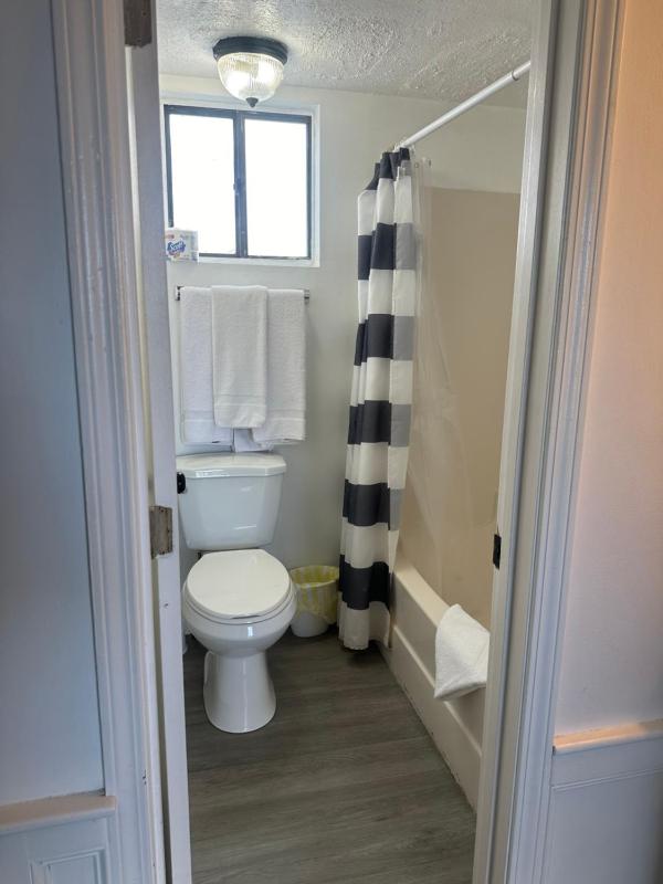 Standard Double Room with Two Double Beds image 4