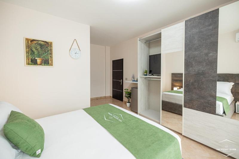 E&E Rooms Vlora - Seaside Escape - image 4