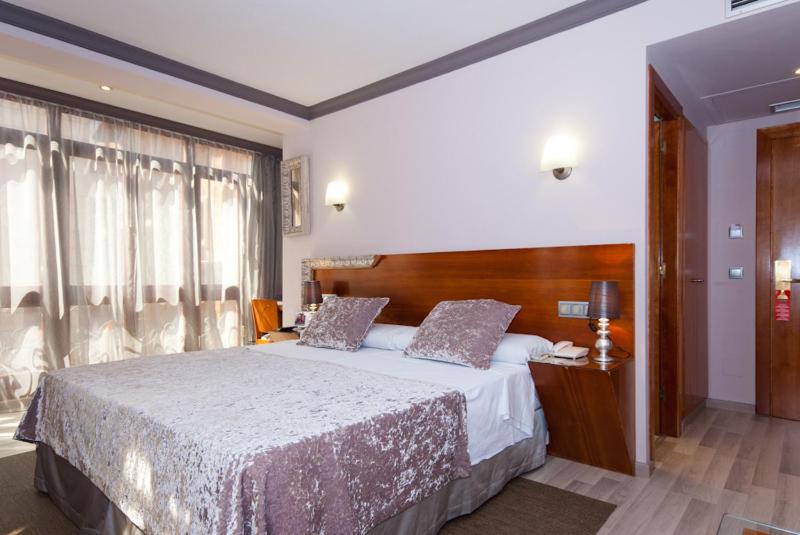 Hotel Vetusta - image 4