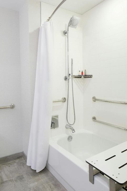 Double Room image 4