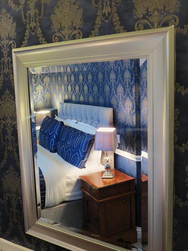 Deluxe Double Room with Sea View image 4