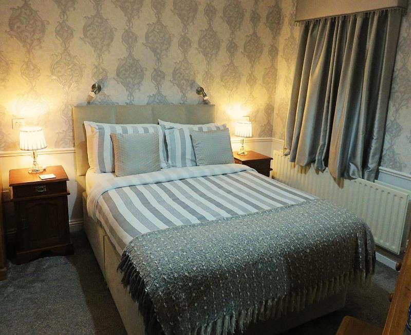 Standard Double Room image 3