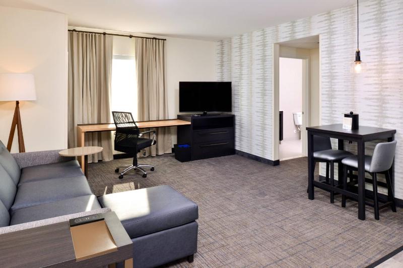 1 Bedroom Suite, 1 King, Sofa bed image 1
