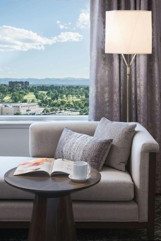 King Room with Mountain View image 4