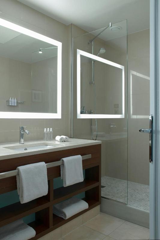 Superior King Room image 2