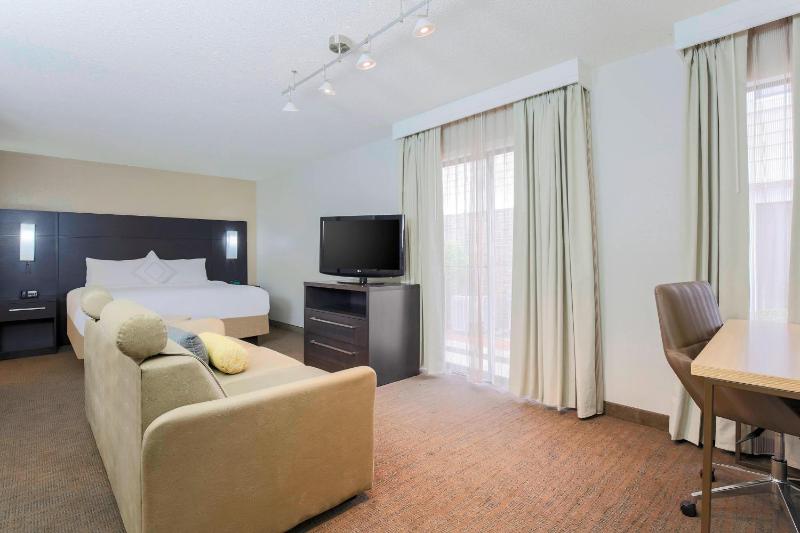 King Studio with Sofa Bed image 1