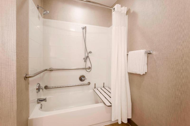 King Studio with Sofa Bed and Adapted Tub - Mobility and Hearing Accessible image 3