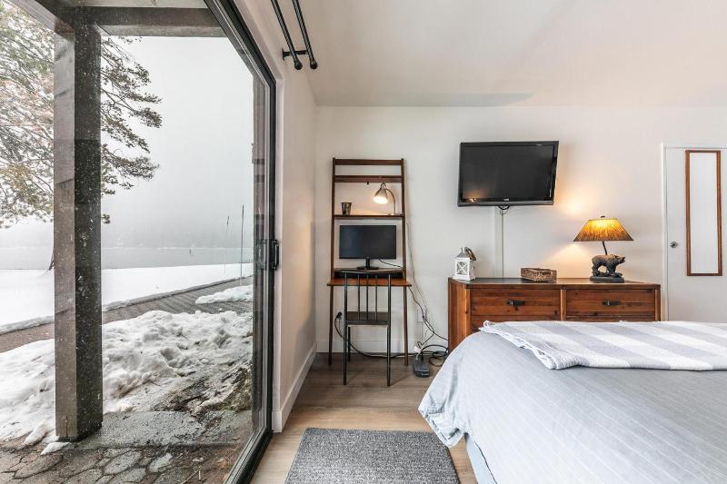 Inviting King Deluxe 1 BR Condo W/Lake view #141 at Donner Lake Village - image 9
