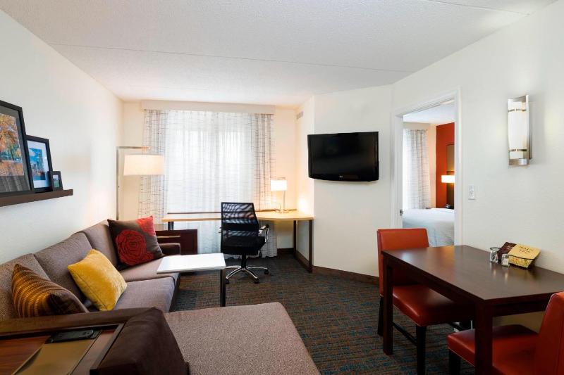 One-Bedroom Suite image 1