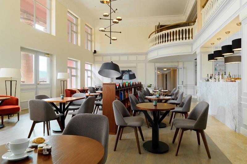 Junior Suite, Executive lounge access, 1 King image 2