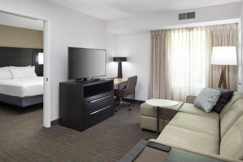 One-Bedroom Queen Suite with Sofa Bed image 1