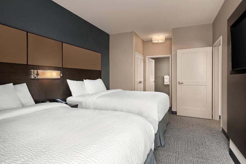 One-Bedroom Suite with Two Queen Beds and Sofa Bed - City View image 3