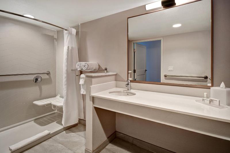 Larger Suite, 1 King, Sofa bed, Corner room image 1